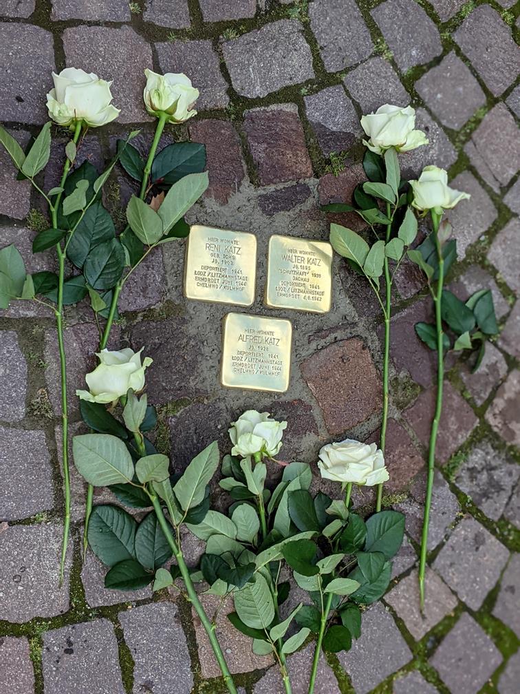 Stolpersteine vor der Nürnberger Straße 24 Stolpersteine vor der Nürnberger Straße 24